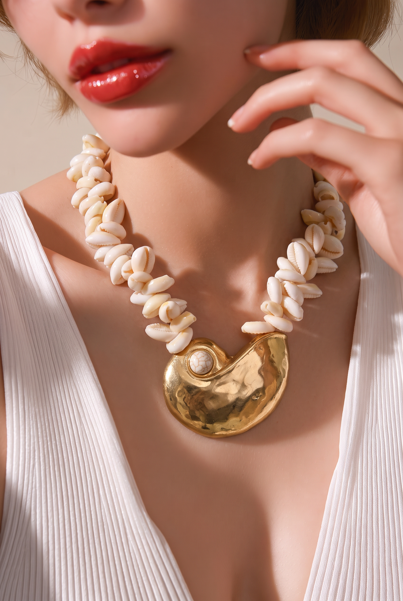 Neclage ivory